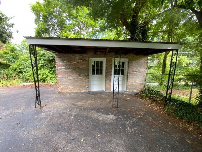 Building Photo - 310 West Chestnut Street, Unit 2