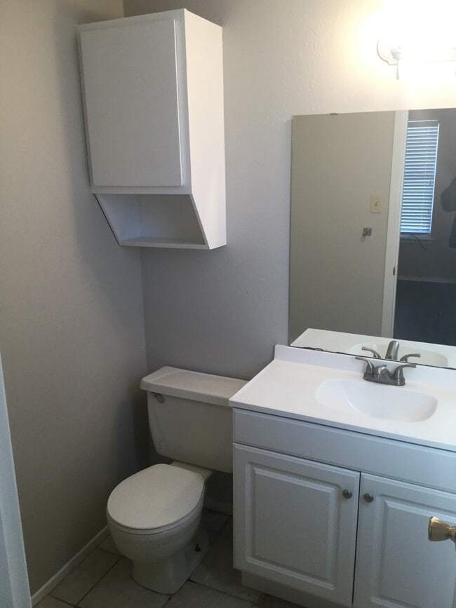 Building Photo - 2106 Jomar St