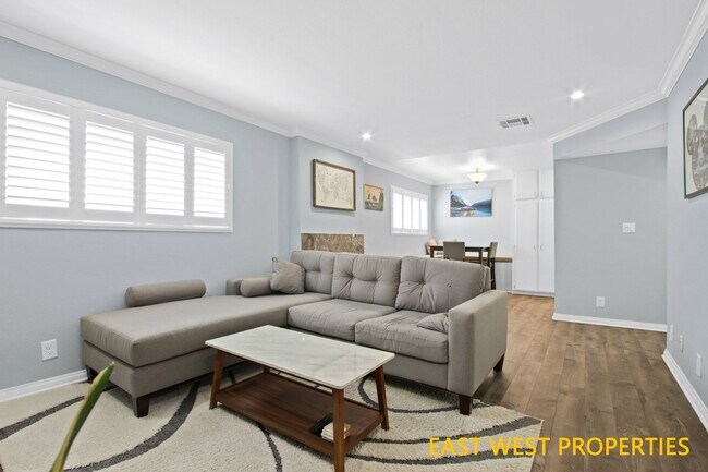 Building Photo - 1430 S Point View St