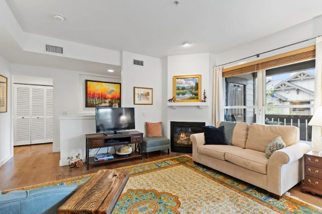 Building Photo - 6310 Locarno Dr