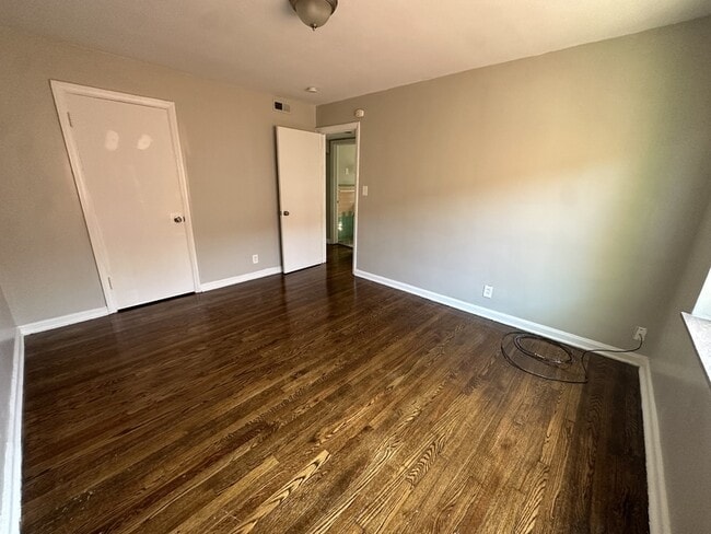 Building Photo - 1806 Dale Rd