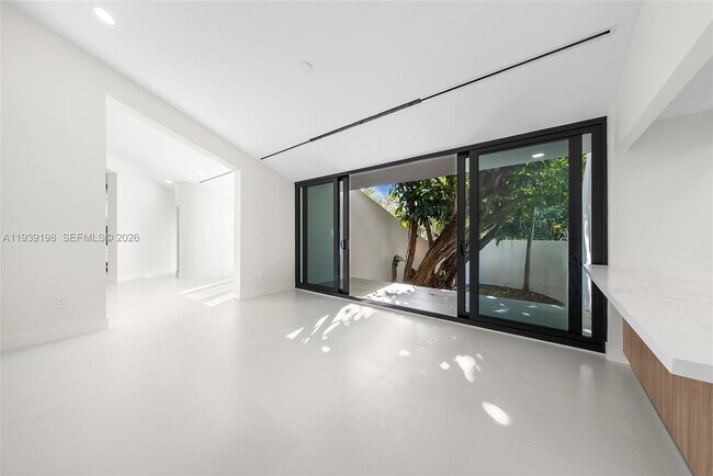 Building Photo - 7540 Los Pinos Blvd