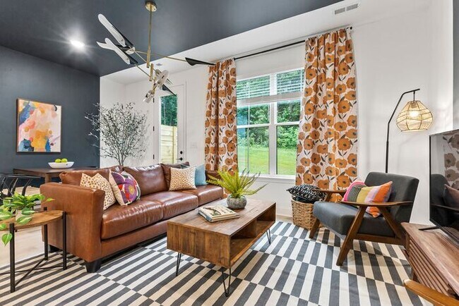 Building Photo - ONE-MONTH FREE RENT Move-Incentitive!!! 3b...