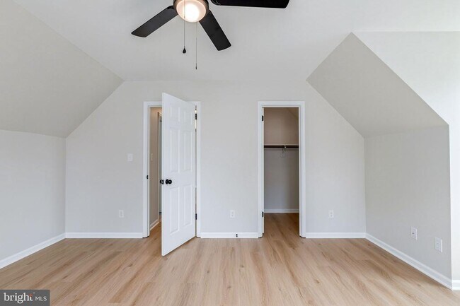 Building Photo - 561 Tiffany Ct
