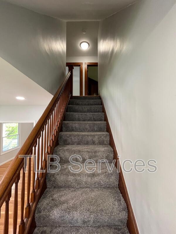 Building Photo - 402 Electric St