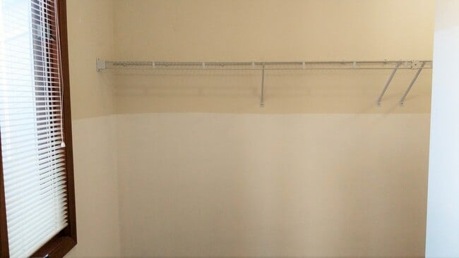 Building Photo - 296 Wintergreen Dr