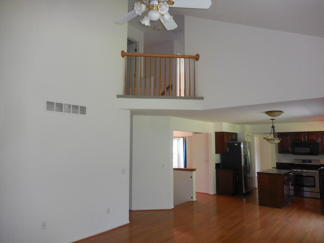 Building Photo - 3020 Gallinger Dr