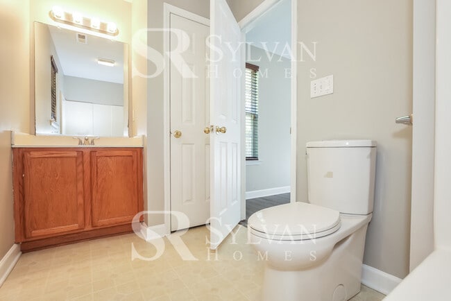 Building Photo - Discover Spacious Comfort & Fun