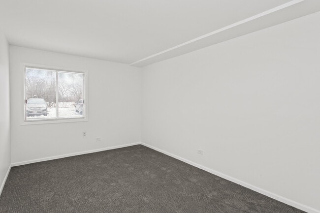 Building Photo - 4252 Central Rd