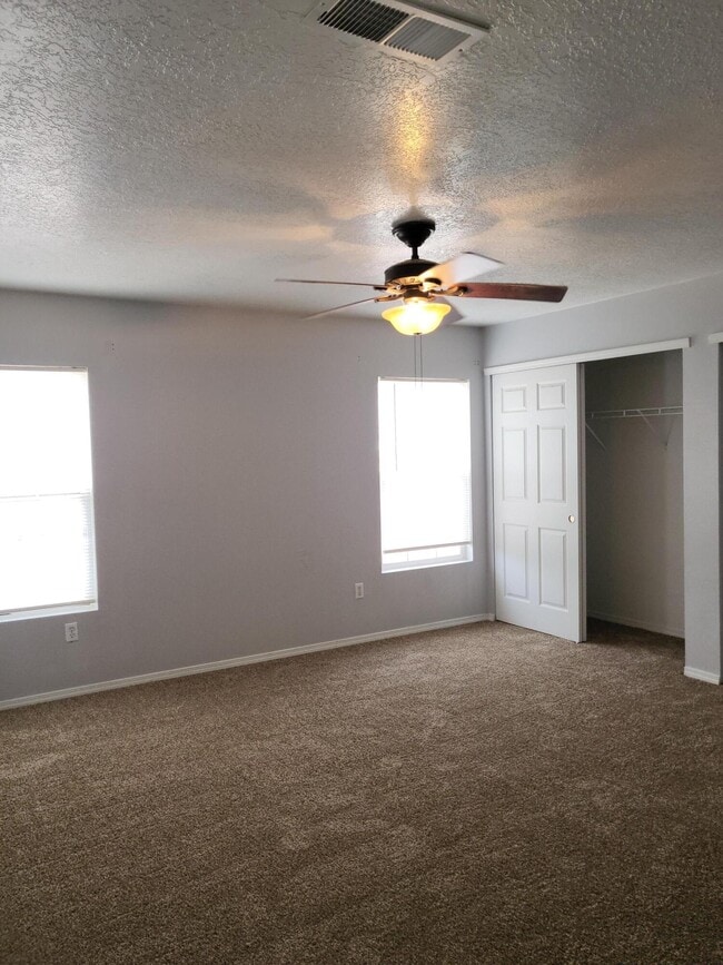 Building Photo - 9367 Vista Clara Loop NW