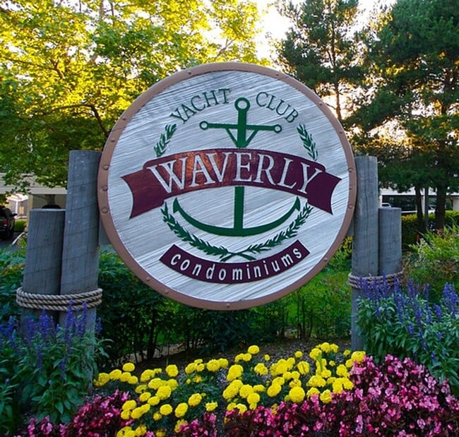 Building Photo - 635 SE Linn St