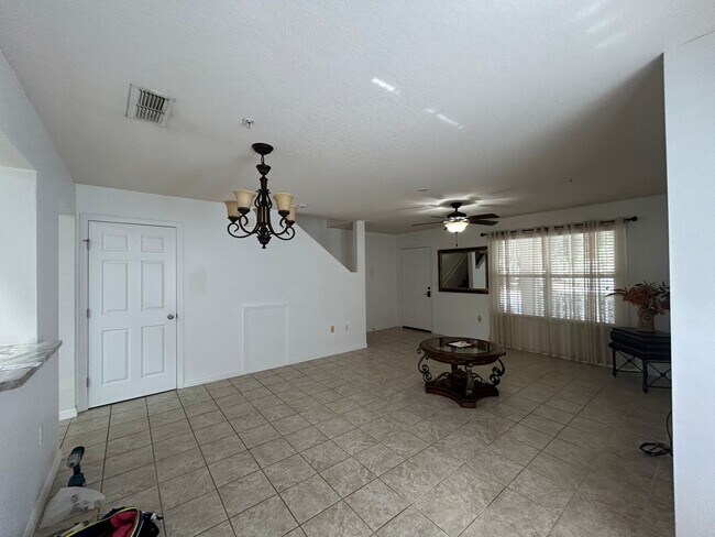Building Photo - Charming 3/2.5 Condo in SW!