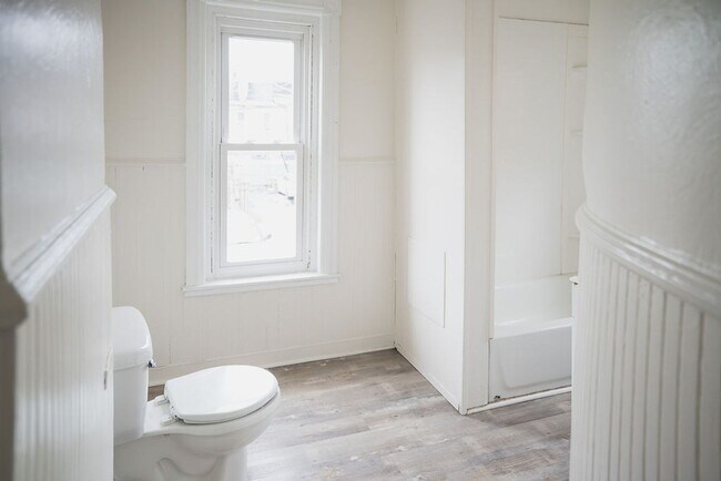 Building Photo - 534 N Law St