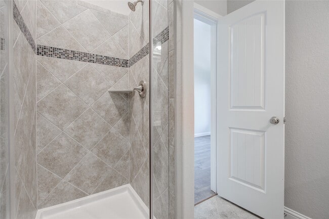 Building Photo - 12816 Oak Fls Dr