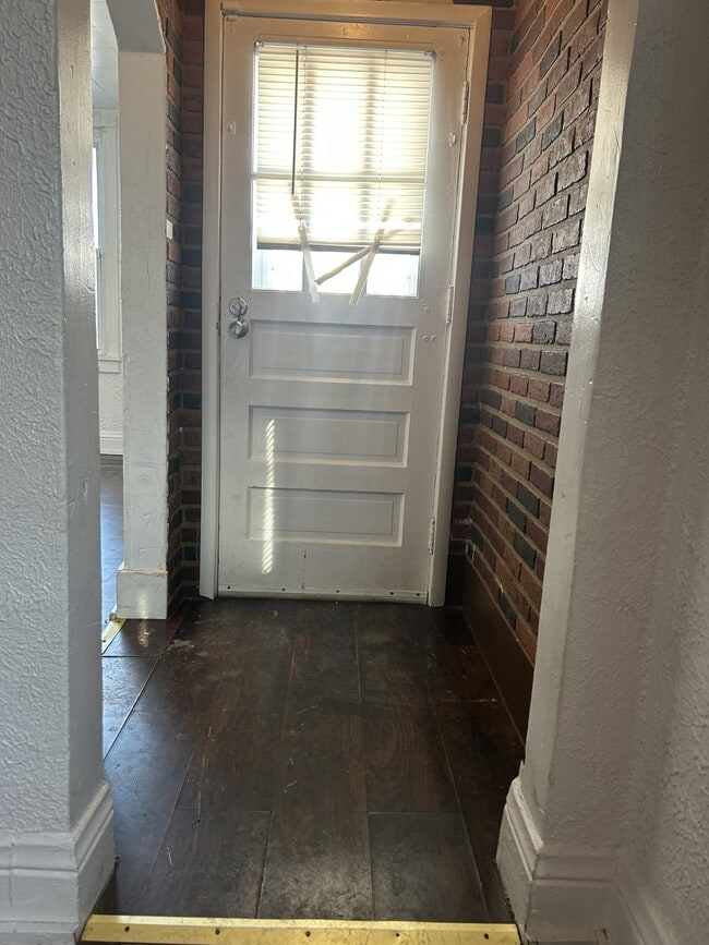 Building Photo - 215 N 4th St