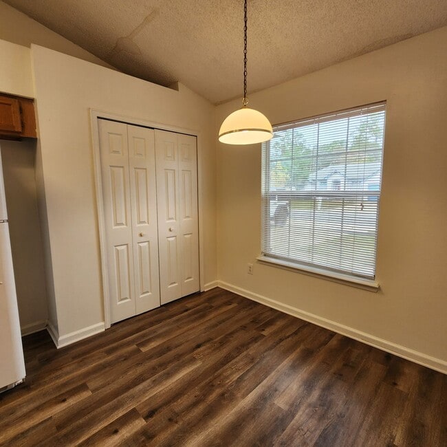 Building Photo - 3/2 Single Family