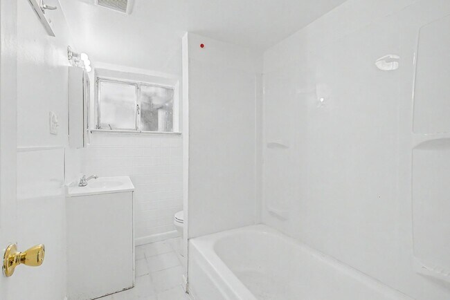 Building Photo - 5938 E 14th Ave