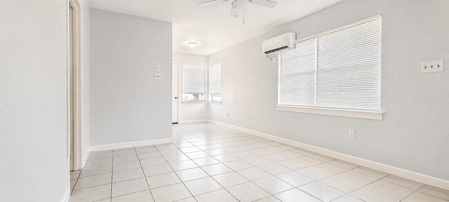 Building Photo - 7818 Oak Knoll Ln