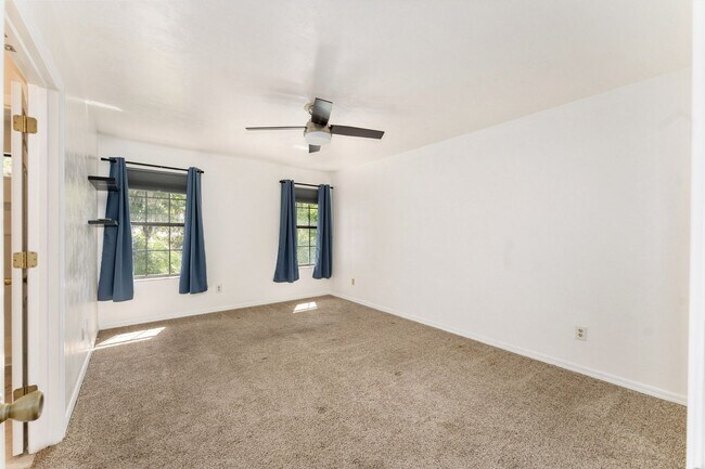 Building Photo - 831 NW 42nd Terrace