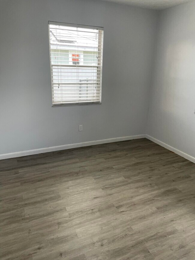 Building Photo - 1757 SW Cameo Blvd