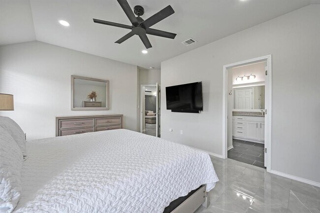 Building Photo - 249 Noddy Rd