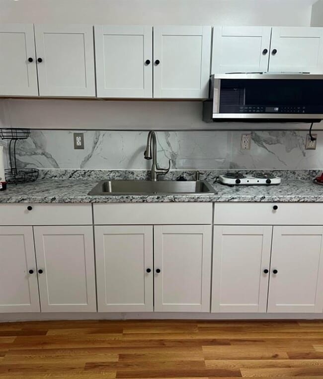 Building Photo - 7500 Sabre St