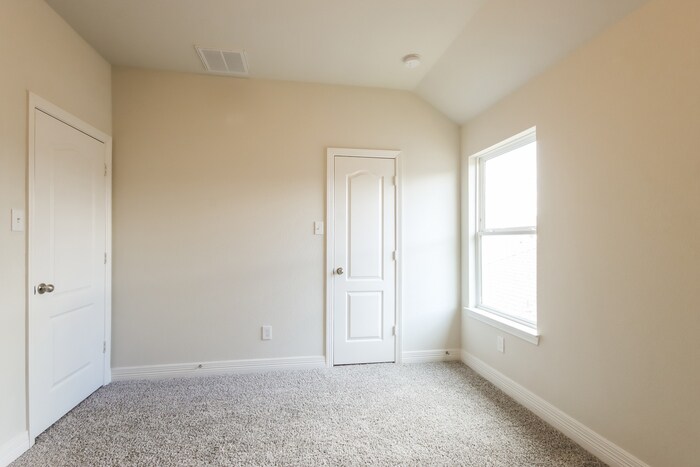 Building Photo - 22631 Rosebush Hl Rd