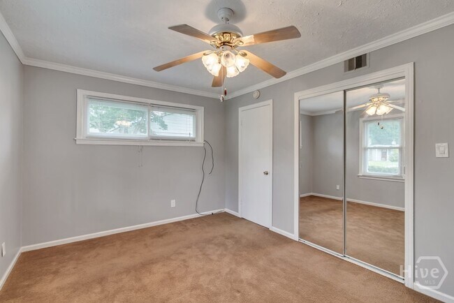 Building Photo - 319 Tanglewood Rd