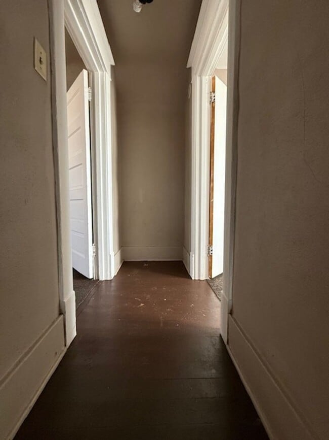 Building Photo - House for Rent 3 BR / 1 BA