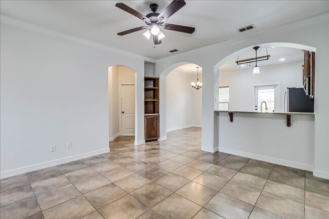 Building Photo - 2533 Lorine Dr