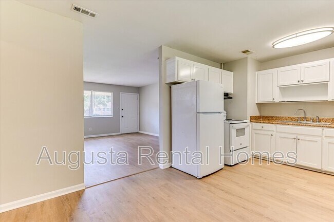 Building Photo - 329 E View Dr