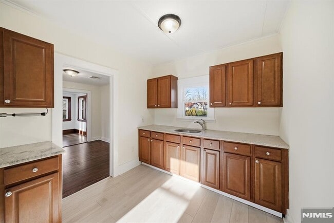 Building Photo - 75 Lakeview Terrace