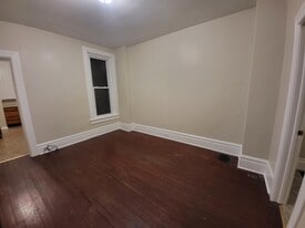 Building Photo - 317 Peffer St