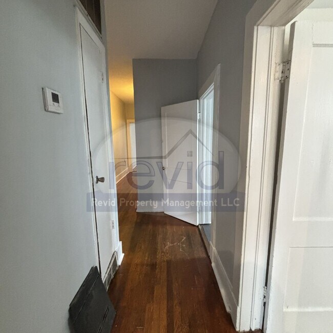 Building Photo - Move In Special! First Month Free!