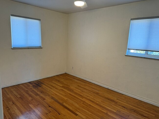 Building Photo - Nice 2 Br, 1 Bath house with the major app...