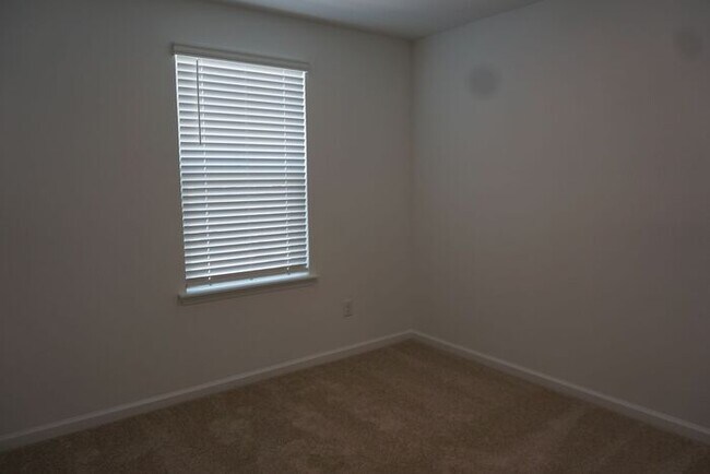 Building Photo - Newly Built 3 Bedroom 2.5 Bathroom Home wi...