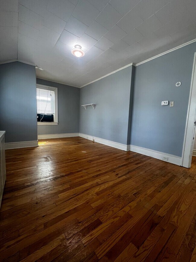 Building Photo - 2 Bed, 1 Bath- Single Family For Rent in t...