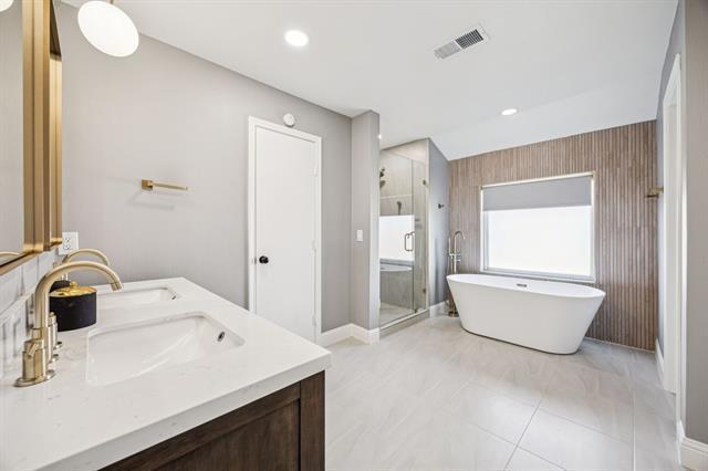 Building Photo - 2833 Meadowbrook Dr