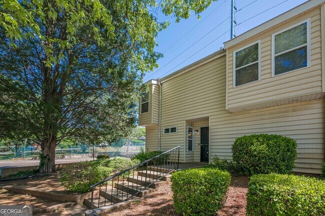 Building Photo - 2016 Oak Park Ln