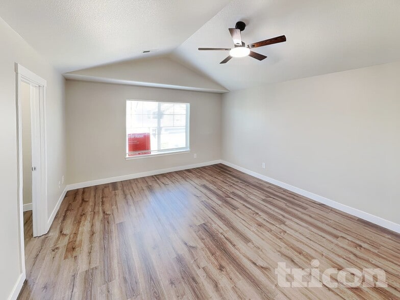 Building Photo - 7615 NE 60th Way
