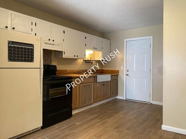 Building Photo - 7612 Bishop Dr