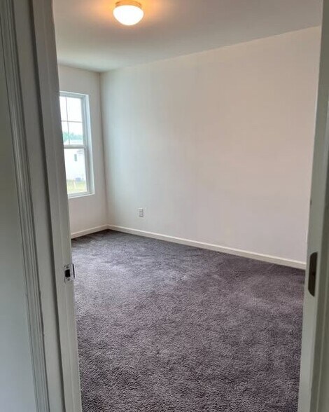 Building Photo - 330 Amberly Cir