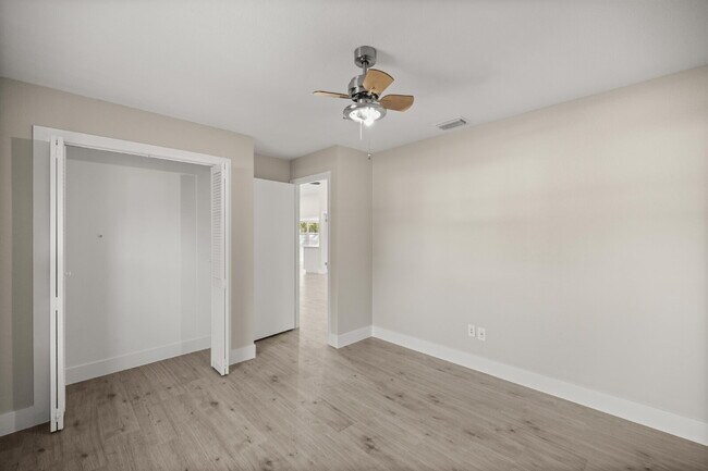 Building Photo - Newly remodeled Lovely 3-bed 2 Bath Home in desirable Location!!