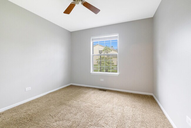 Building Photo - 690 Thorntree Ct