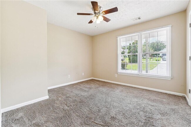 Building Photo - 1425 Shamrock Hill Cir
