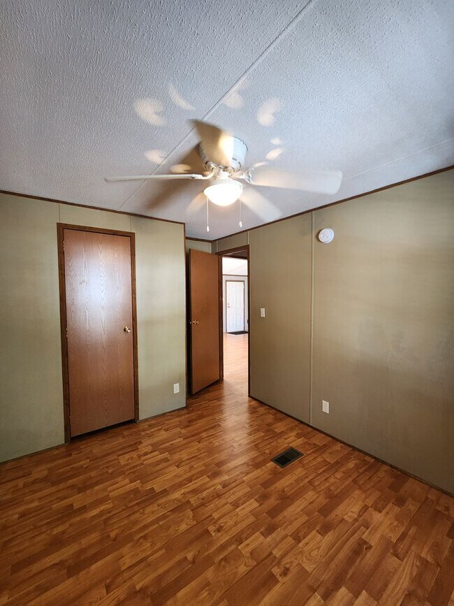 Building Photo - 285 Avena Rd