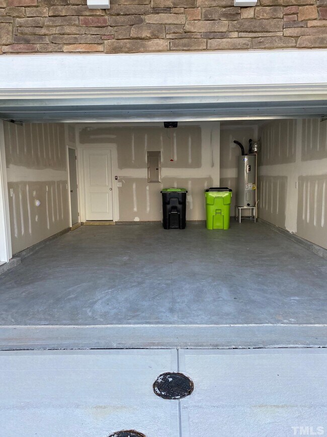 Building Photo - 1046 Commack Dr