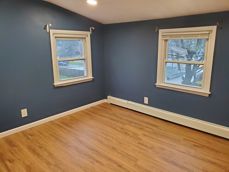 Building Photo - 239 Hilltop Dr