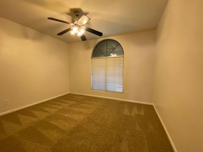 Building Photo - Very nice single level home
