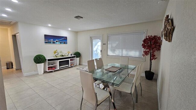 Building Photo - 436 NE 25th Ave